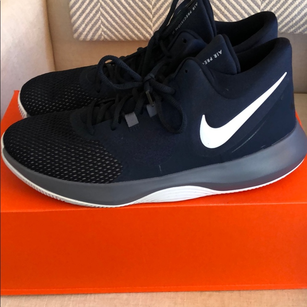 Men’s Nike Air Precision ll Size 10.5 Navy